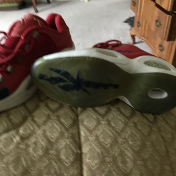 Reebok - Picture 2 of 3